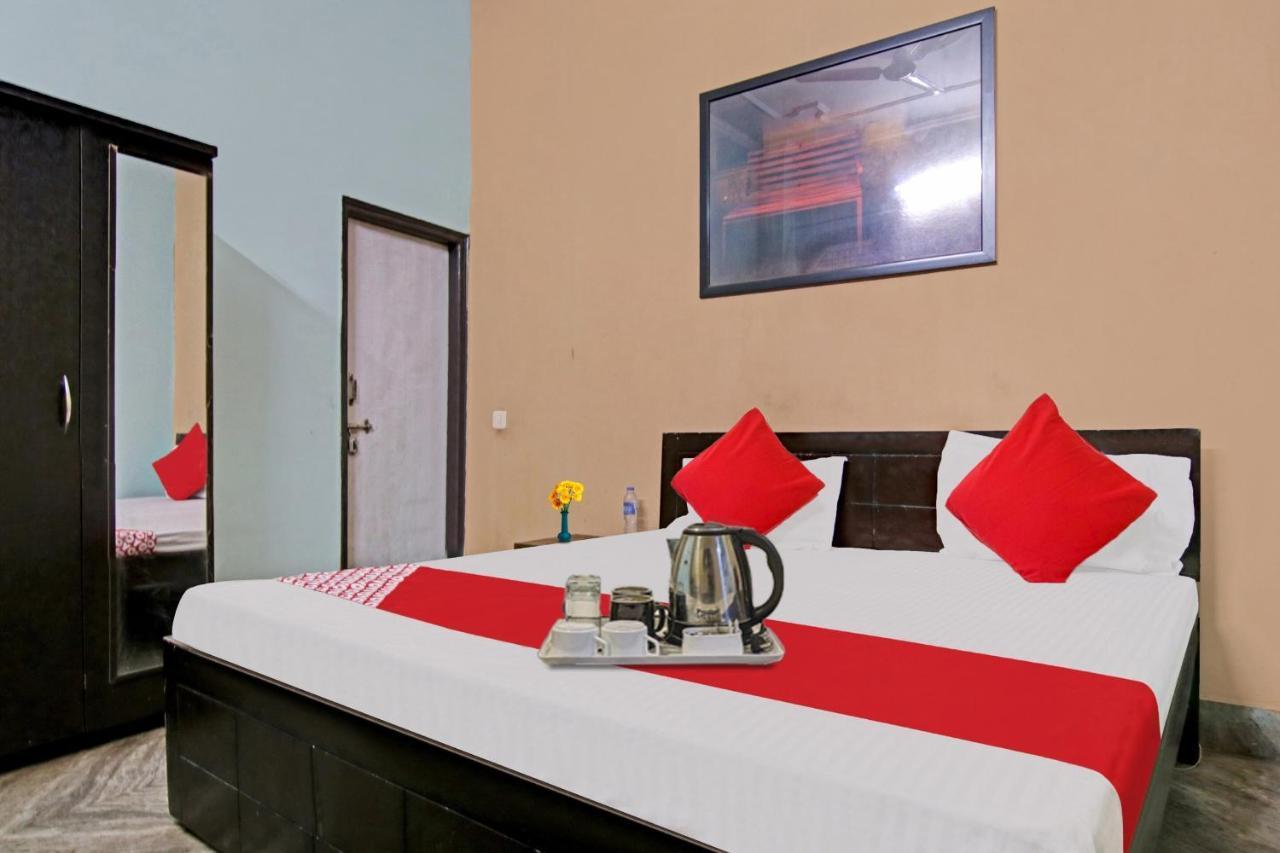 Flagship Hotel Decent Stay Near Pvr Vikaspuri Delhi 뉴델리 외부 사진