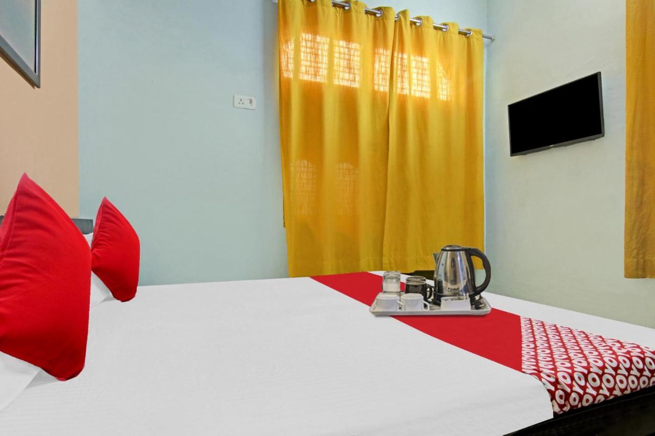 Flagship Hotel Decent Stay Near Pvr Vikaspuri Delhi 뉴델리 외부 사진