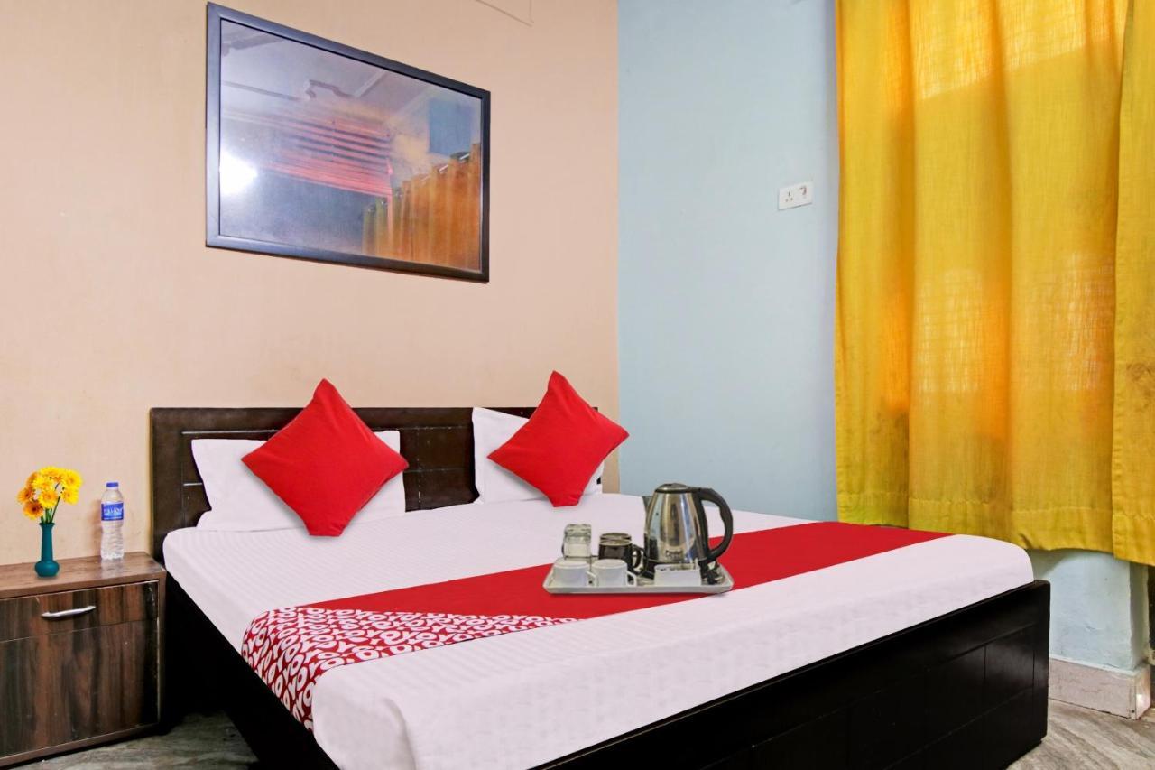 Flagship Hotel Decent Stay Near Pvr Vikaspuri Delhi 뉴델리 외부 사진