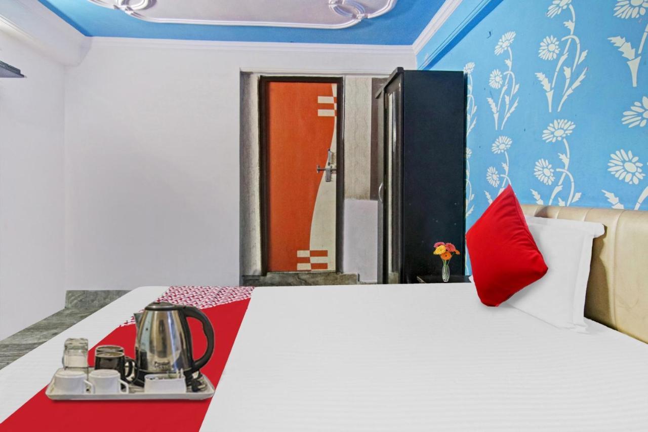 Flagship Hotel Decent Stay Near Pvr Vikaspuri Delhi 뉴델리 외부 사진