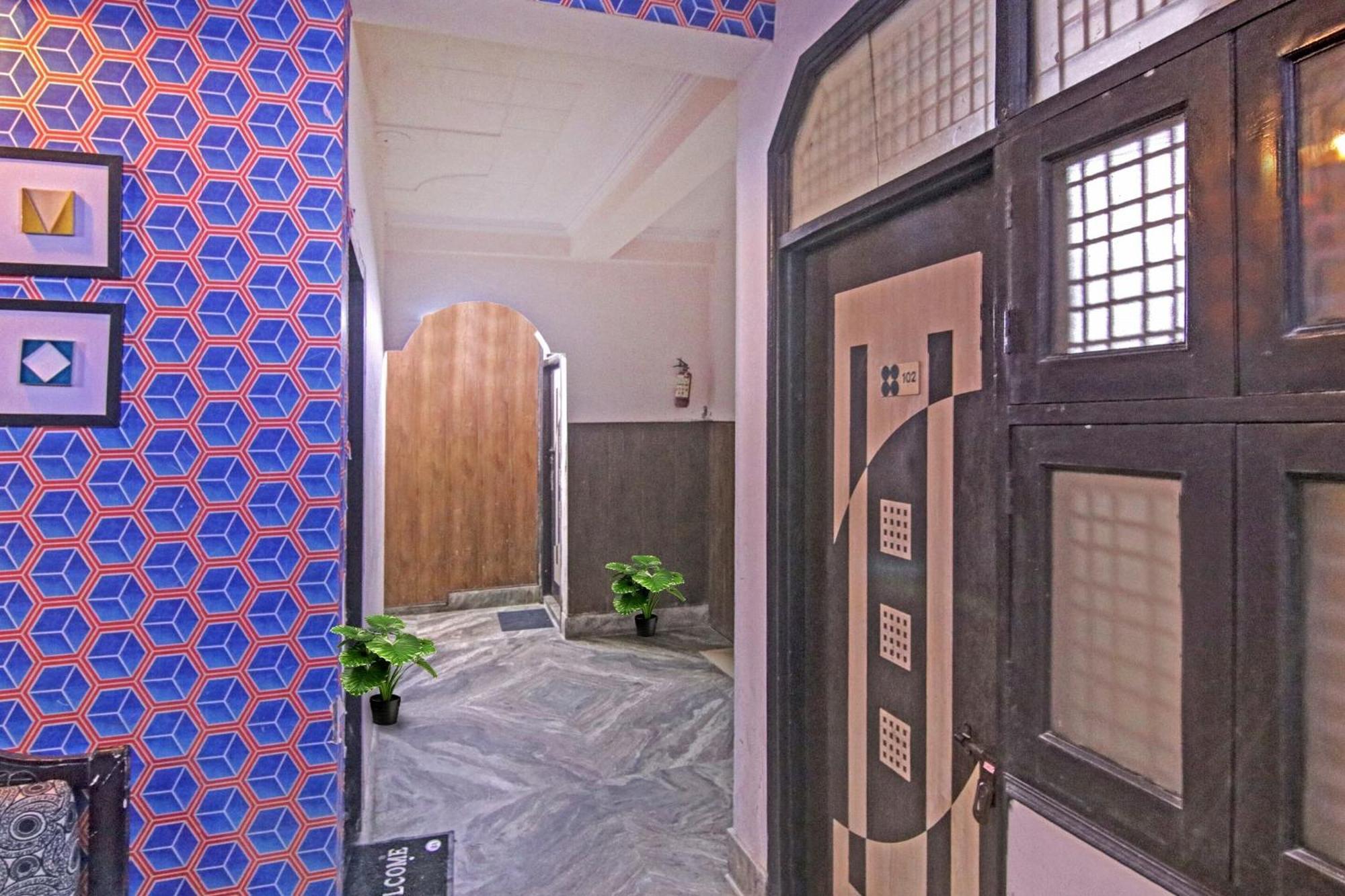 Flagship Hotel Decent Stay Near Pvr Vikaspuri Delhi 뉴델리 외부 사진