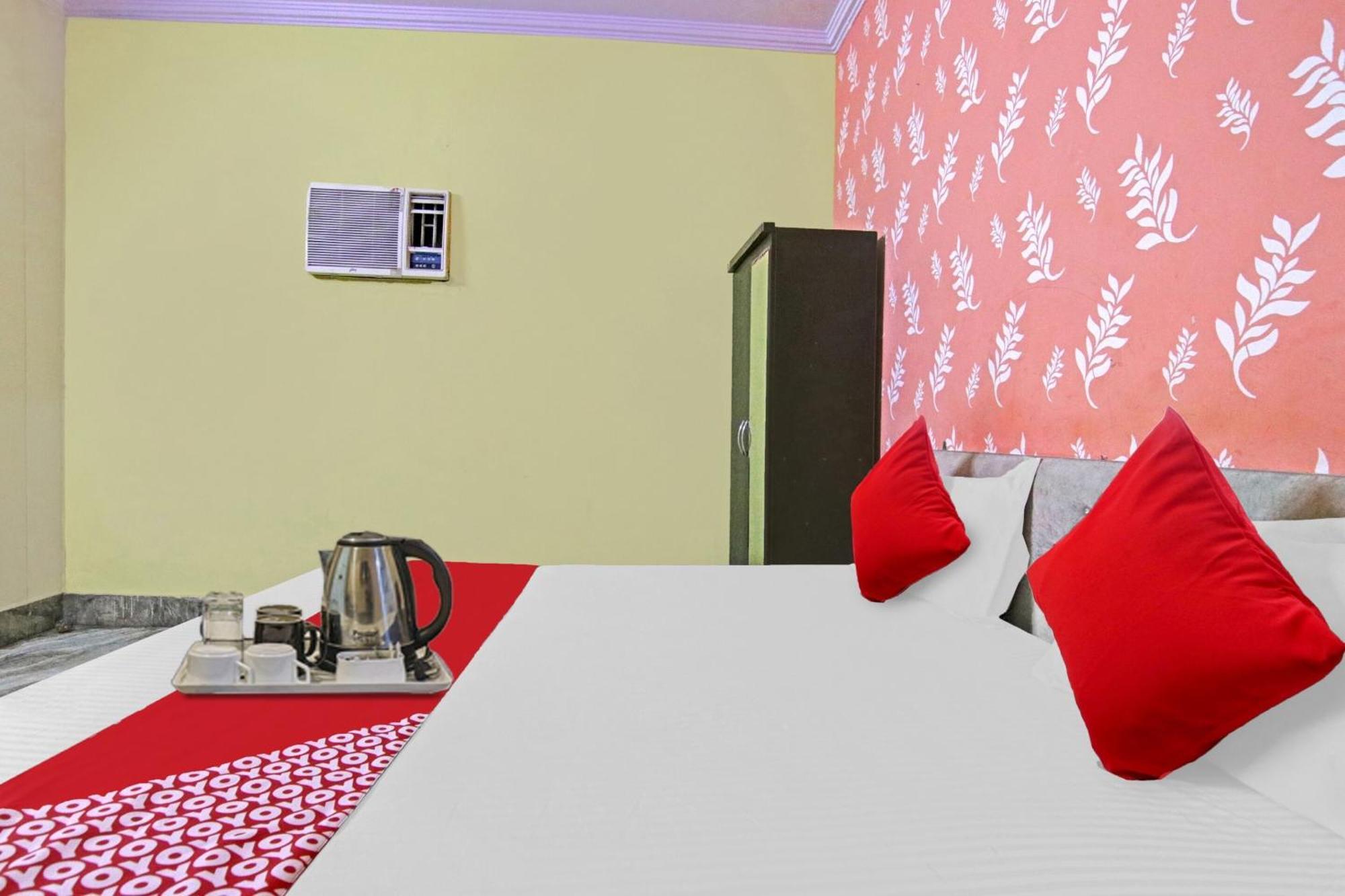 Flagship Hotel Decent Stay Near Pvr Vikaspuri Delhi 뉴델리 외부 사진