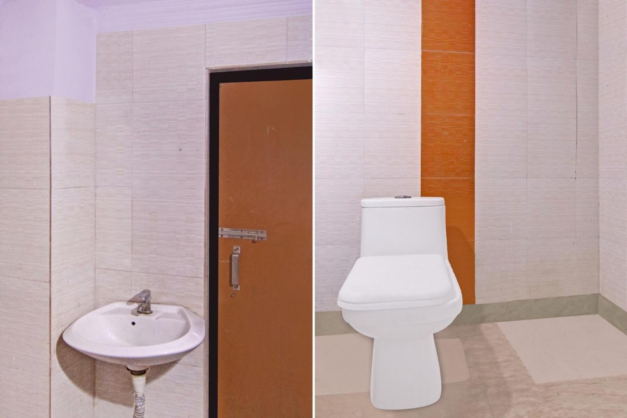 Flagship Hotel Decent Stay Near Pvr Vikaspuri Delhi 뉴델리 외부 사진