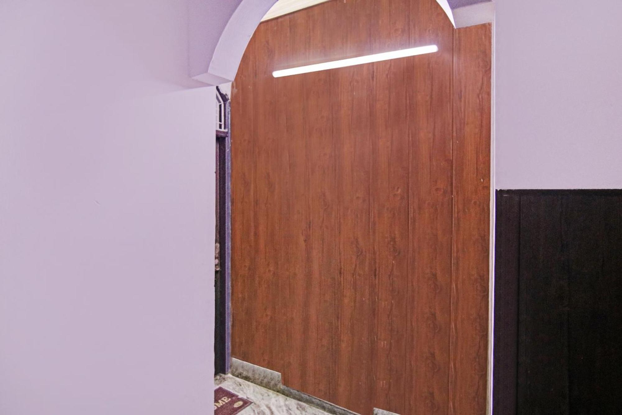 Flagship Hotel Decent Stay Near Pvr Vikaspuri Delhi 뉴델리 외부 사진