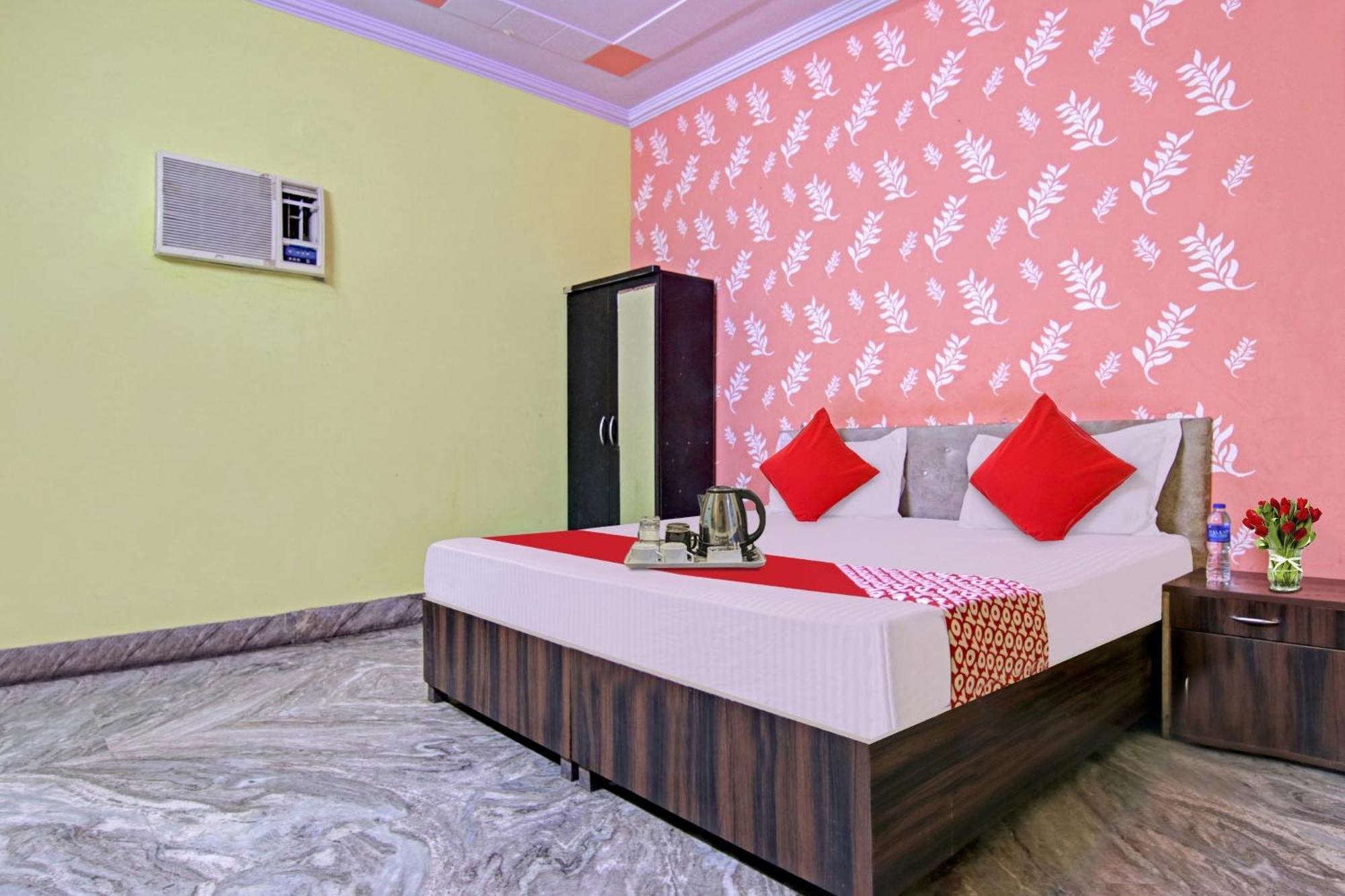 Flagship Hotel Decent Stay Near Pvr Vikaspuri Delhi 뉴델리 외부 사진