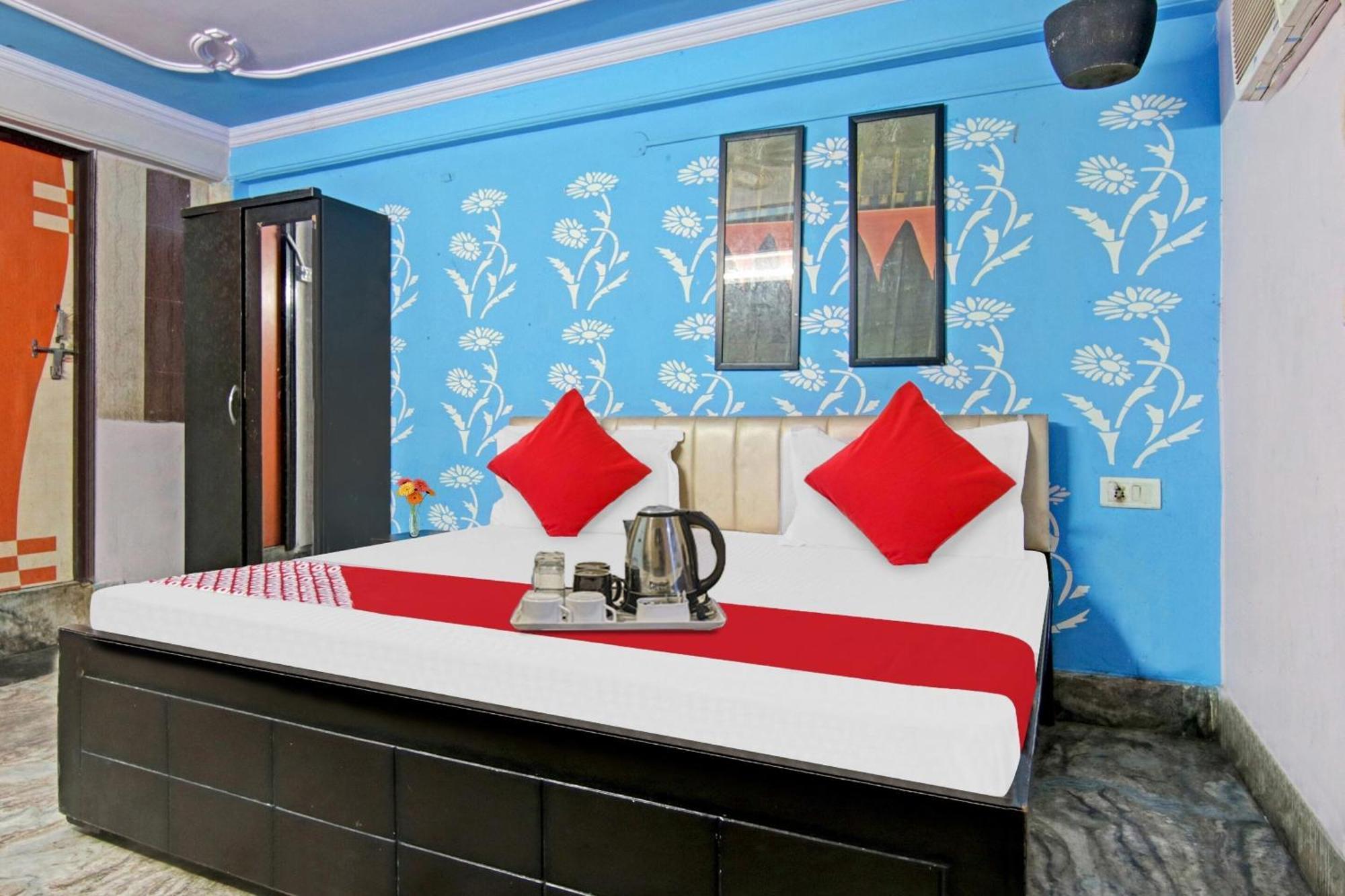 Flagship Hotel Decent Stay Near Pvr Vikaspuri Delhi 뉴델리 외부 사진