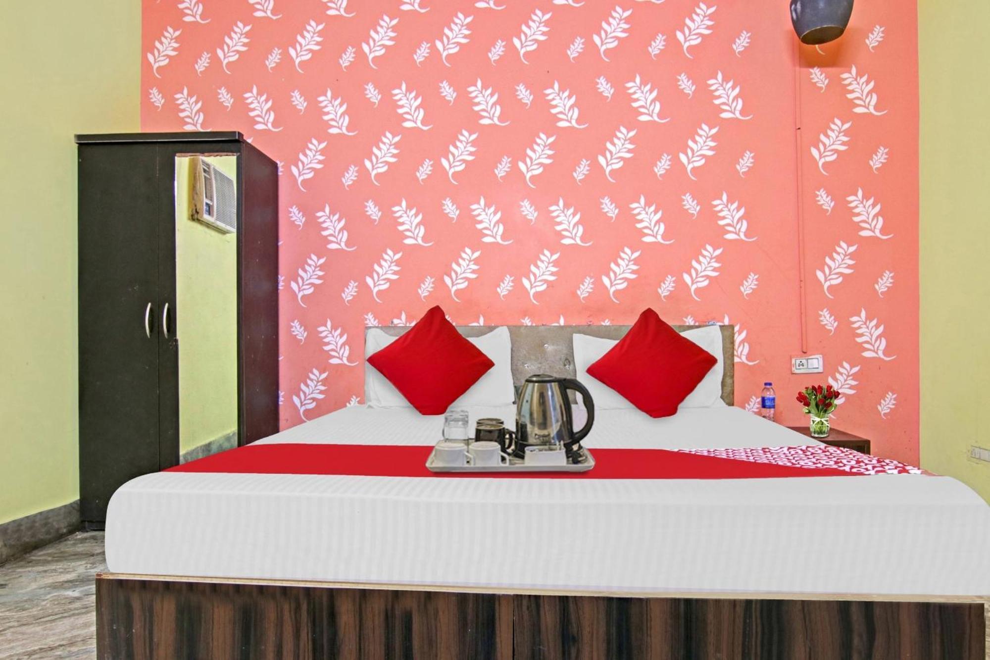 Flagship Hotel Decent Stay Near Pvr Vikaspuri Delhi 뉴델리 외부 사진